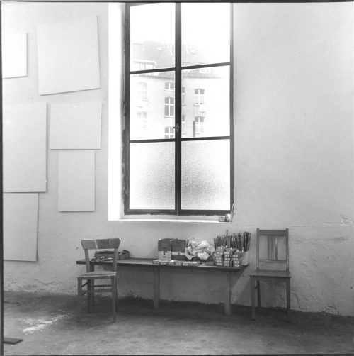 Erika Kiffl (Fotograf*in), Gerhard Richter, Atelier Brückenstraße, Düsseldorf, 1977