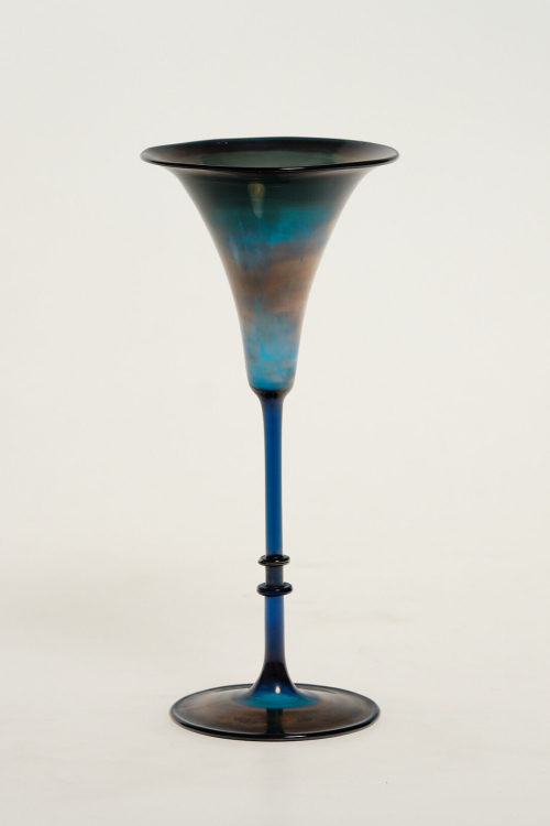 Karl Koepping (Entwurf), Blaues Stielglas, um 1899