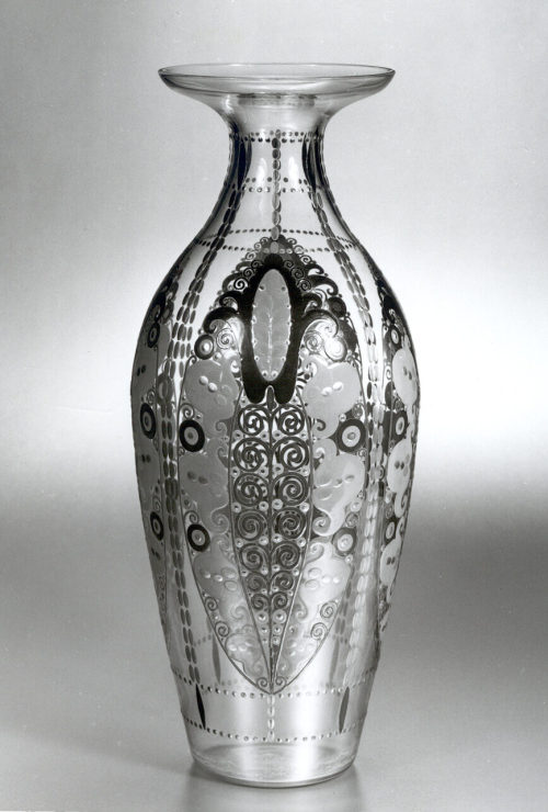 Staatl. Glasfachschule Zwiesel (Hersteller*in), Vase mit stilisierten Blütenfeldern, um 1912