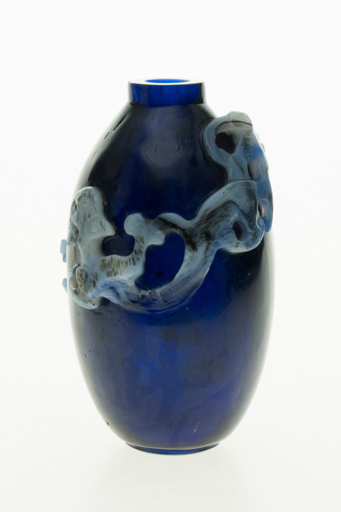 Blaue Vase mit Drachen