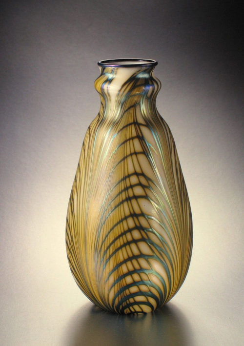 Quezal Art Glass (Hersteller*in), Vase mit Federmuster, um 1910–1920