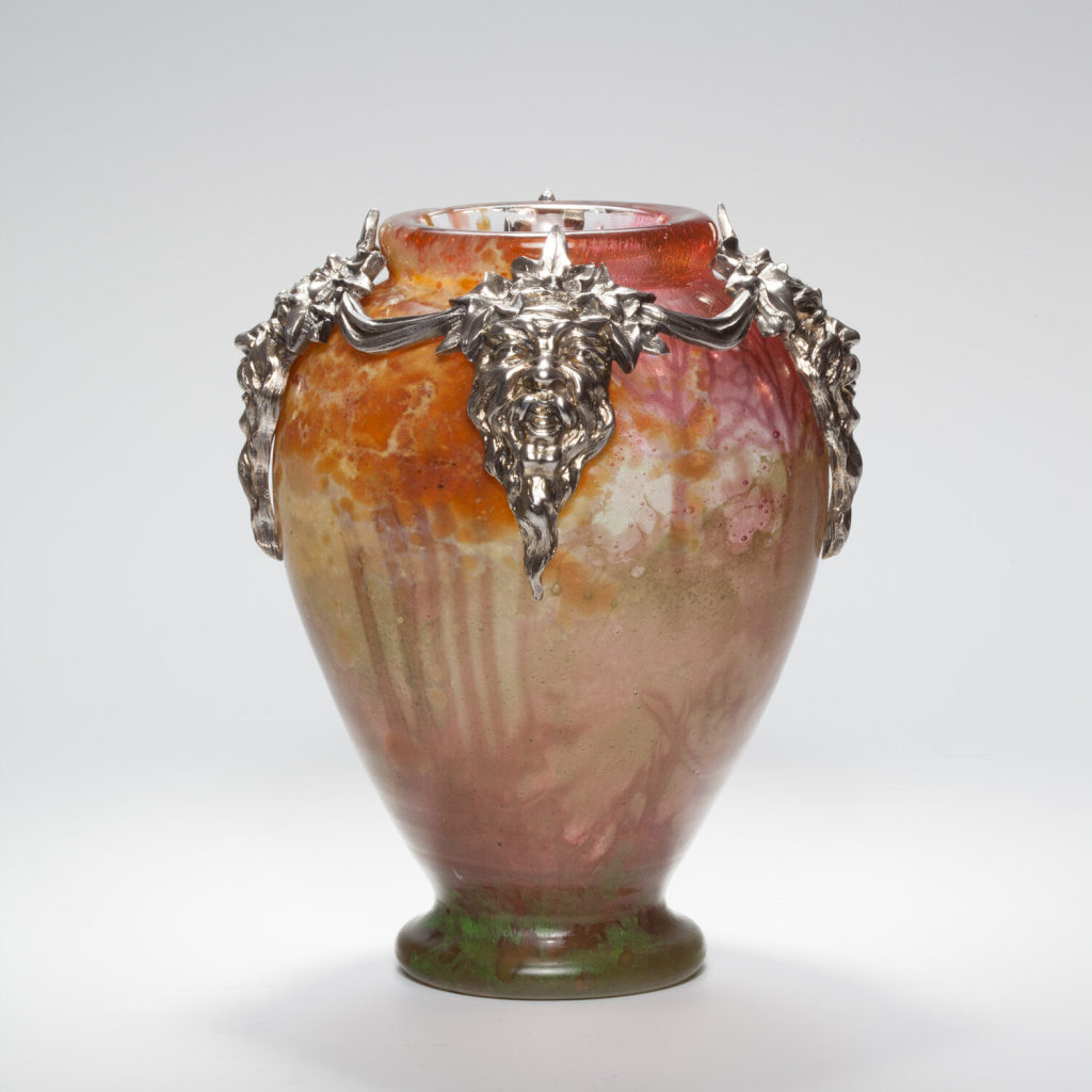 Vase mit Waldlandschaft und Silbermontierung