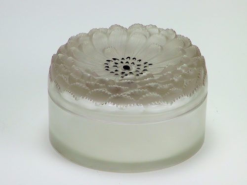 René Lalique (Entwurf), "Dahlia", Entwurf um 1920–1925, Ausformung wohl nach 1930