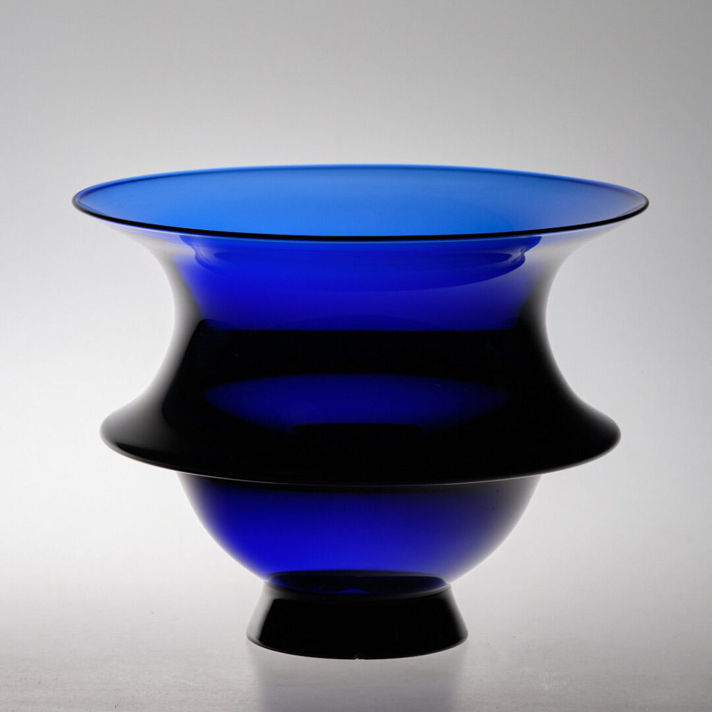 Blaue Vase aus dem "Unica"-Programm