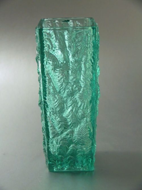 Vladislav Urban (Entwurf), Blaugrüne Kantvase aus Pressglas, 1969