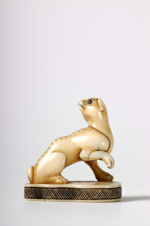 Unbekannt (Künstler*in), Hund auf Sockel, Ca. 1840/1860