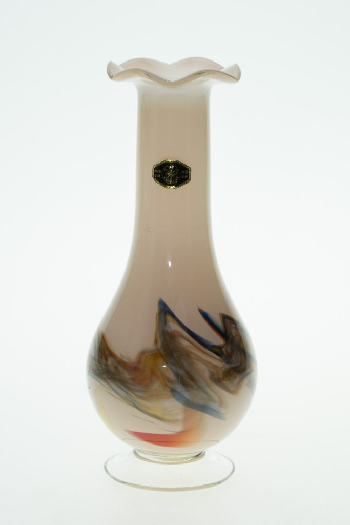 Cremefarbene Vase mit Marmorierung