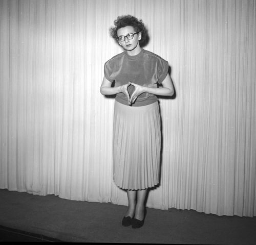 Liselotte Strelow (Fotograf*in), Was blasen die Trompeten?, 1950