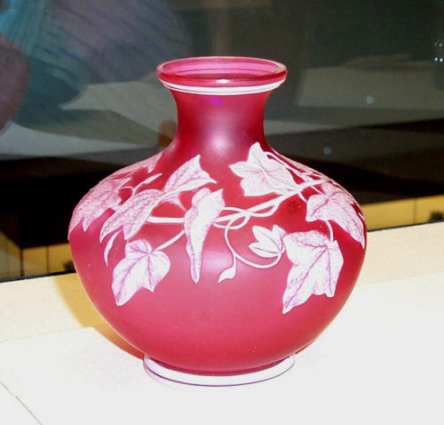 Thomas Webb & Sons (Ausführung), Kameo-Vase, um 1885