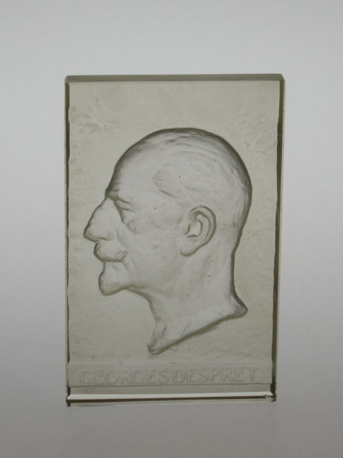 Pierre Le Faguays (Künstler*in), Bildnisplakette des belgischen Glaskünstlers und Industriellen Georges Despret (1862-1952), 1934
