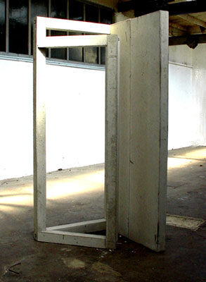 Christel Blömeke: Drei Wände, 2003, Beton, 231 x 90 x 10cm, 960kg, HKM, Duisburg