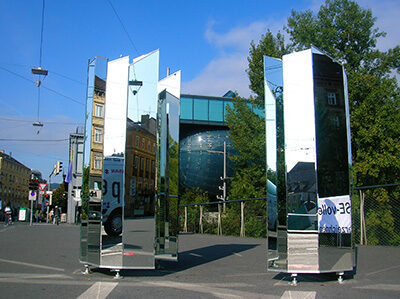 Ivana Milev: Complex,-metall and mirrors, 250 x 400 x 130cm, 2009