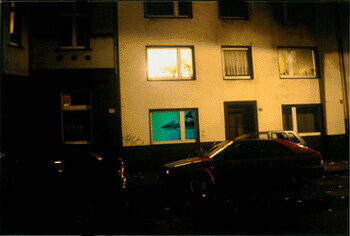 Ulrike Möschel:  Sonntagabends, 2001; eine Videoinstallation in der Gerresheimerstraße