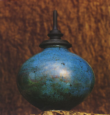 Judith Halfon-Rechtman: Lidded Vessel, 1992, raku fired, h. 24