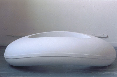 Sara Hornäk: o.T., 1996, 54x185x144 cm, Gips