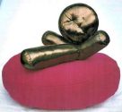 HFK: Golden sculpture on pink base, 2004, weiche Skulptur 35x35x28cm