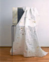 Jutta Rohwerder: Ein Kleid für Rapunzel, 199 x 58 cm, Rundstahl, Weißblech, Papier, Faden, Blei ...