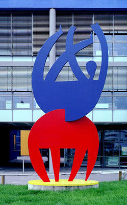 Klaus Richter: Oberbilker, 2000, lackierter Stahl, 540 cm hoch, Düsseldorf-Oberbilk