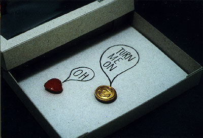 Jürgen Gromoll: Turn me on, Textkarte mit Knöpfen, Auflagenobjekt, 15.5x2.4 cm, 2003