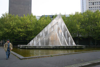 Heinz Mack, Segelbrunnen, 1988