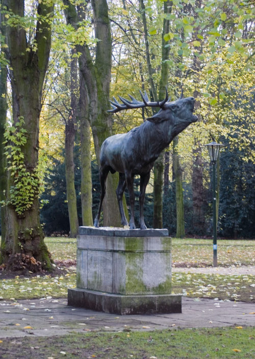 Josef Pallenberg (Bildhauer*in), Röhrender Hirsch, 1909/1956