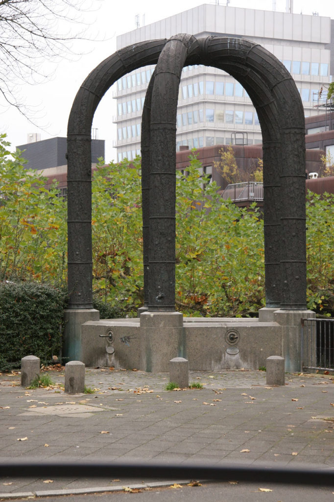 Elmar Hillebrand, Fünf Bronzebögen, 1981