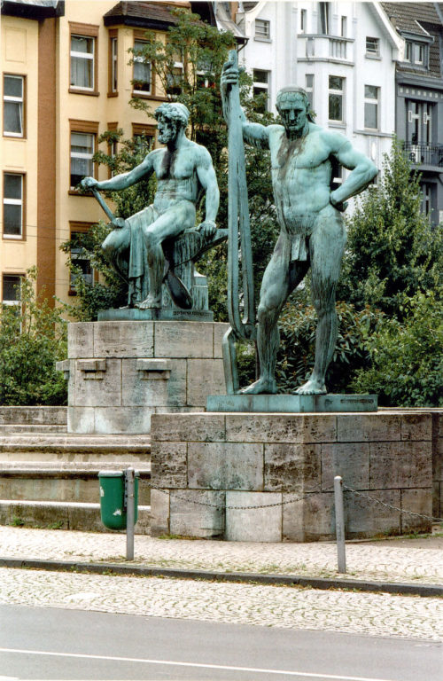 Frédéric Coubillier, Industriebrunnen, 1913 /1939