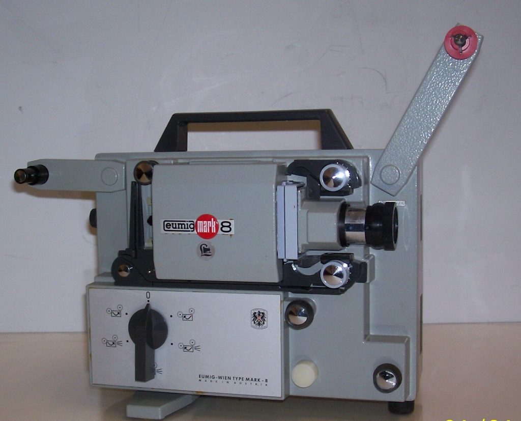 Eumig Mark 8, Stummfilmprojektor für Standard-8-, Super 8- und Single 8-mm-Filmformate, Wien, 1 ...