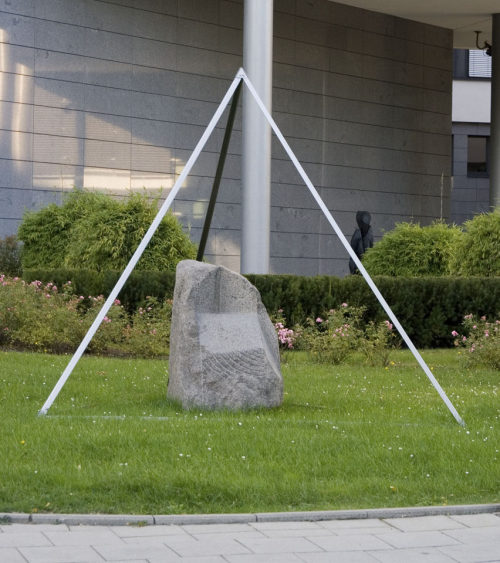 Jun Suzuki
Tetraeder mit Granit, 1988