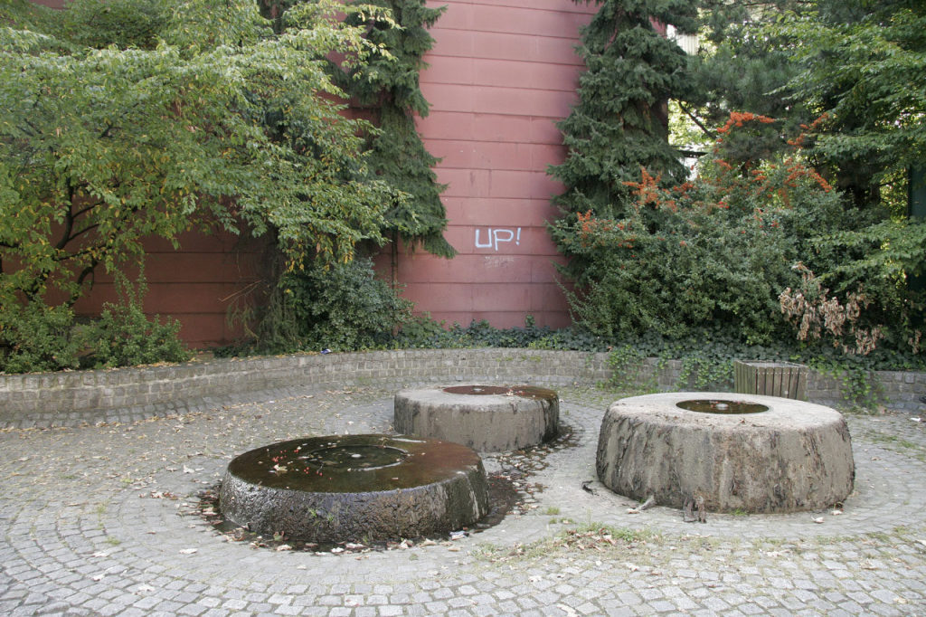 Mühlsteinbrunnen, 1979