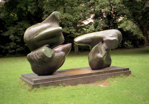 Henry Moore
Two Piece Reclining Figure: Points, 1983