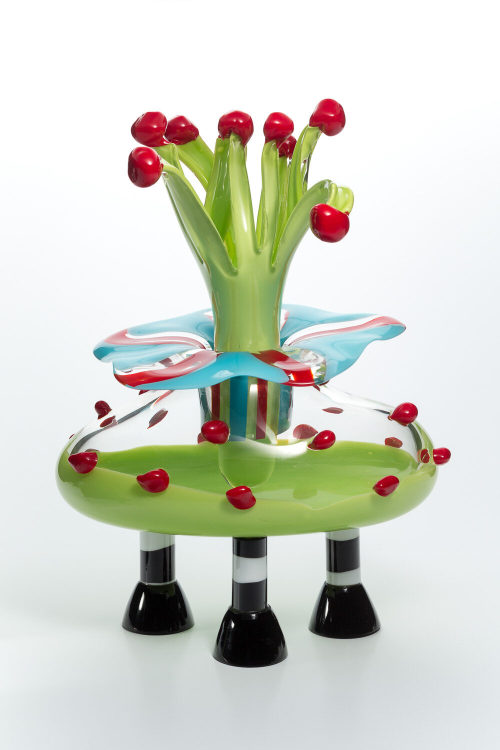 Maria Grazia Rosin (Entwurf), Objekt in Gestalt einer Vase mit Blumen, 1994