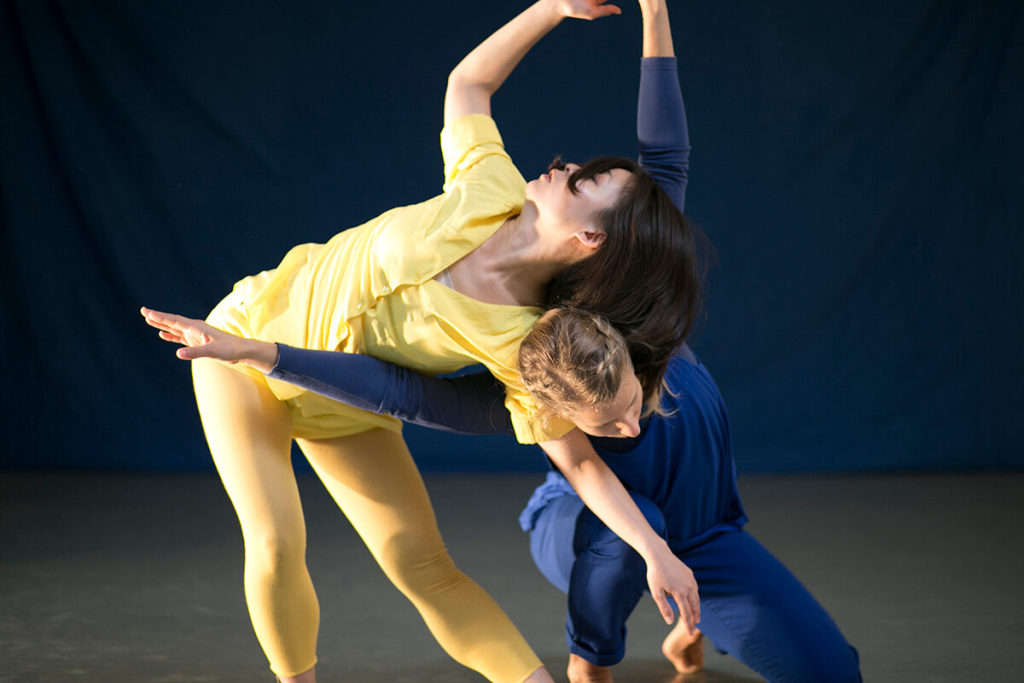 Blau und Gelb von Claudia Küppers (Szenenfoto). Premiere am 4.12.2015 auf der Studiobühne, Thea ...