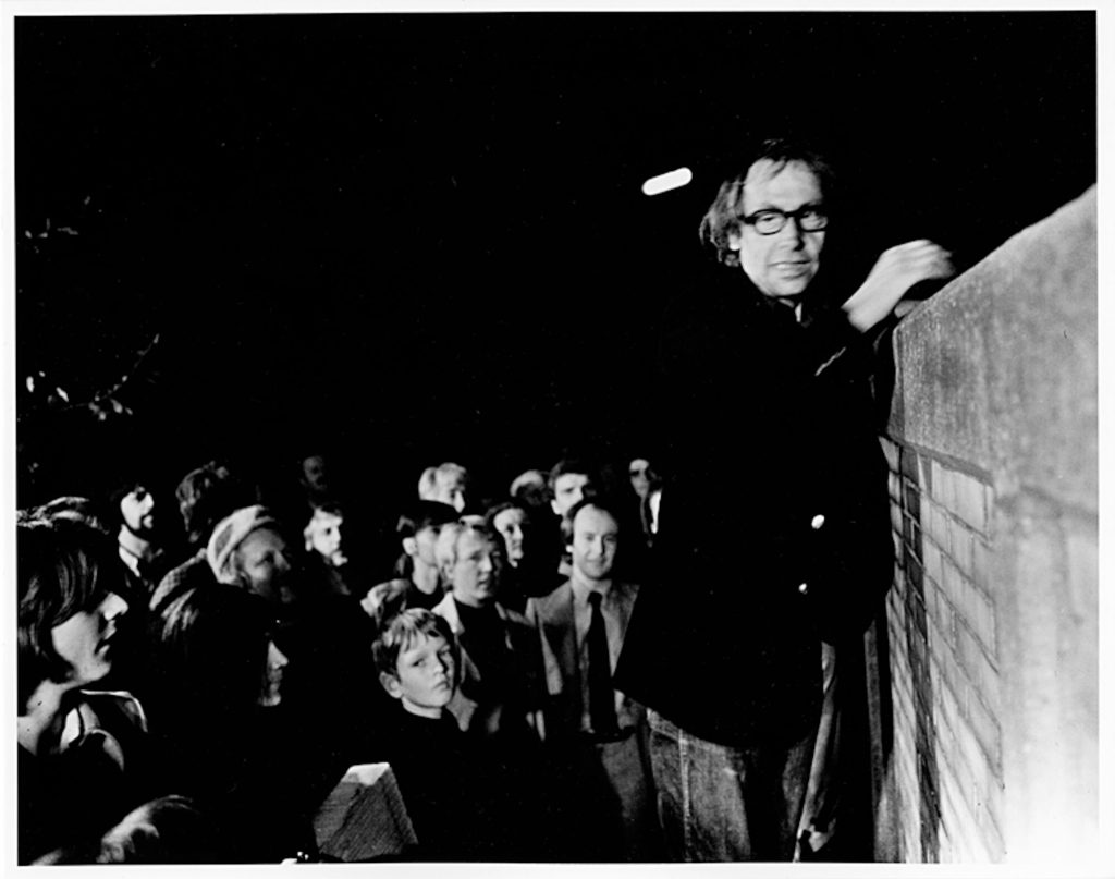 Robert Filliou während des Happening "City Works" von Allan Kaprow, Bochum