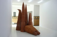 Wolfgang Kliege: Sagrada Familia, 2010, Korbweide, 21 Teile, 300 x 210 x 300 cm