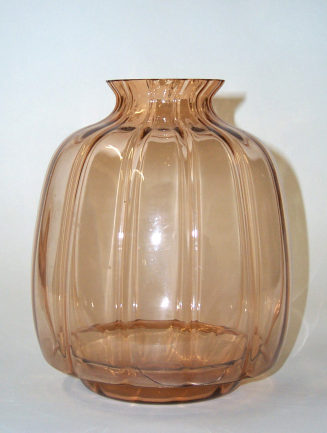 Gerippte Vase