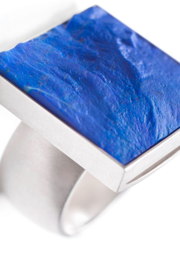 Ring, 2013, 925/000 Silber mit Lapislazuli