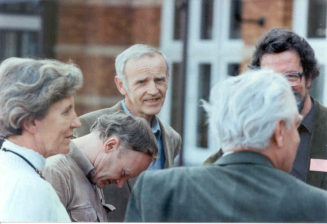 Günter de Bruyn (im Vordergrund Ingeborg Drewitz) Schriftstellerkongreß Den Haag 1982