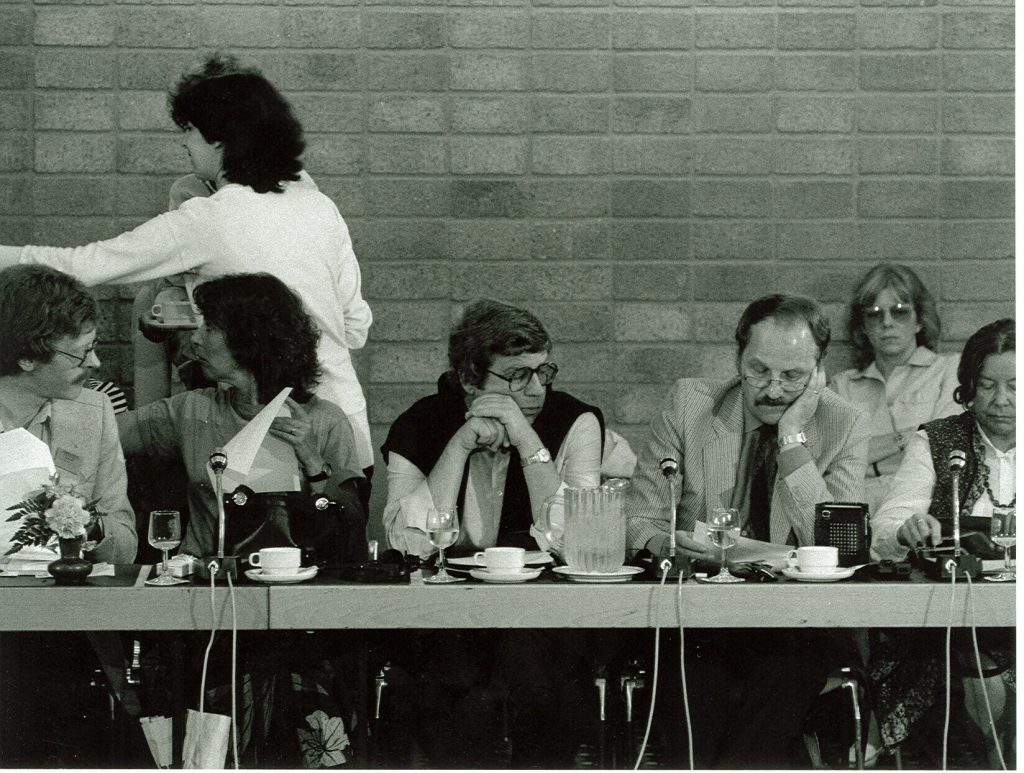 Hans Peter Bleuel (Mitte) Schriftstellerkongreß Den Haag 1982