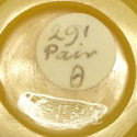 Detail: Boden mit Aufkleber