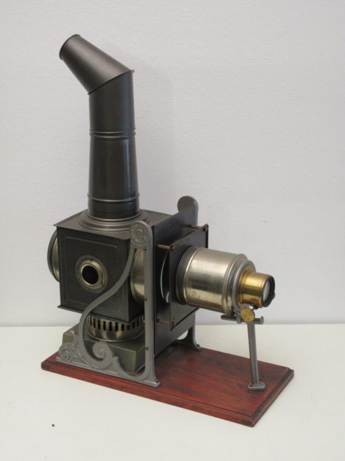 Liesegang Vergrößerungsapparat Model 99, Seitenansicht halbrechts vorne, ca. 1900