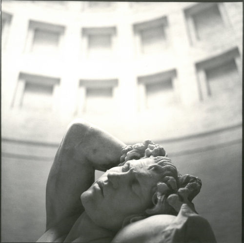 Erika Kiffl (Fotograf*in), Stein-Zeit, Glyptothek München, 1982