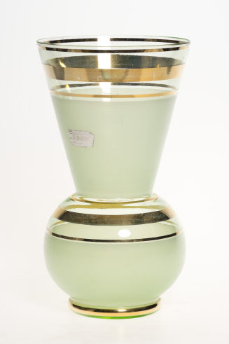 Vase mit Mattierung und Goldrändern