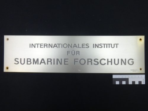 Instituts-Schild, Internationales Institut für Submarine Forschung (IIST)