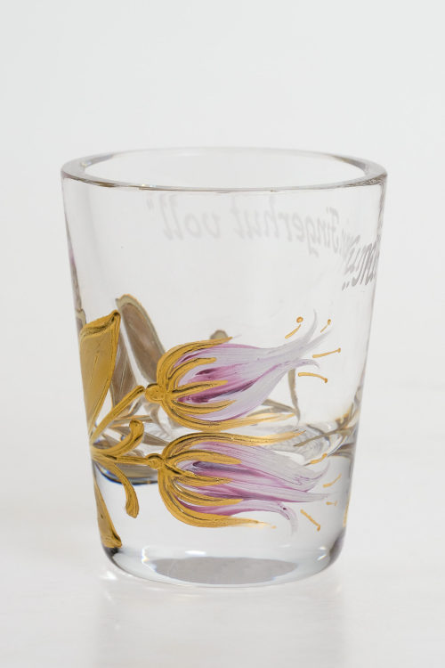 Ullmannglas (Ausführung), "Fingerhut"-Schnapsglas mit goldgemaltem Blütenzweig, 1993