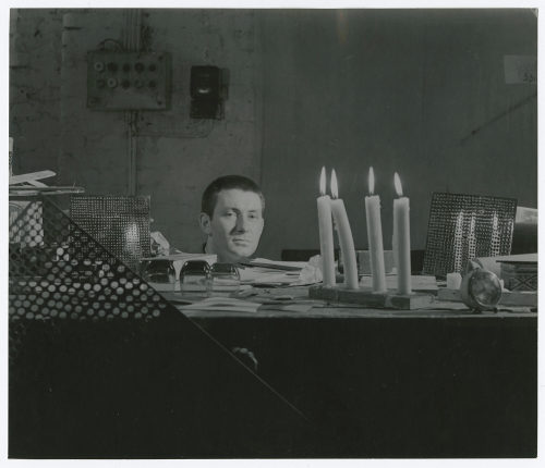 Otto Piene (Dargestellt), Fotografie von Otto Piene in seinem Atelier, Gladbacher Straße 69, Düsseldorf, 1959