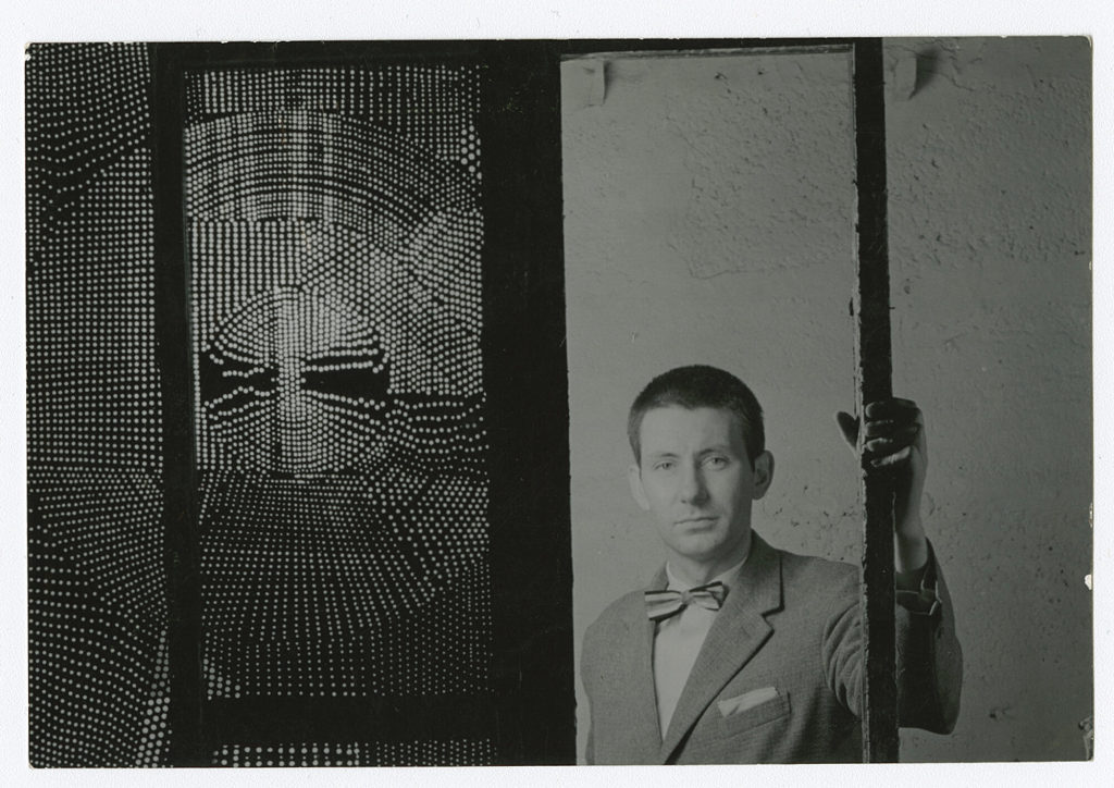 Fotografie von Otto Piene in seinem Atelier, Gladbacher Straße 69, Düsseldorf