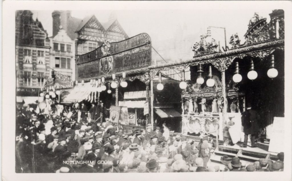 Foto der Nottingham Goose Fair mit drei "Bioscope Shows", Fotograf J. Mellor, 1906