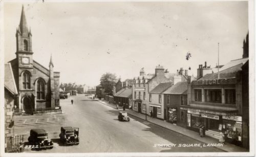 Postkarte mit der Ansicht des Station Square in Lanark und dem Kino "Regal Cinema", Großbritann ...