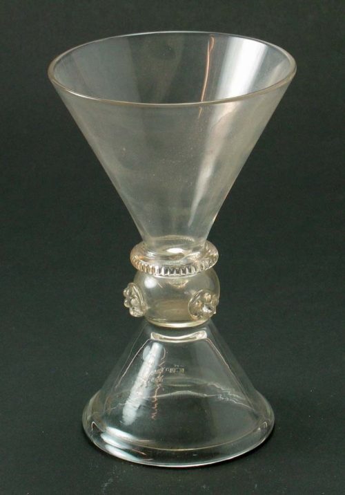 Unbekannt (Ausführung), Diaboloförmiges Glas